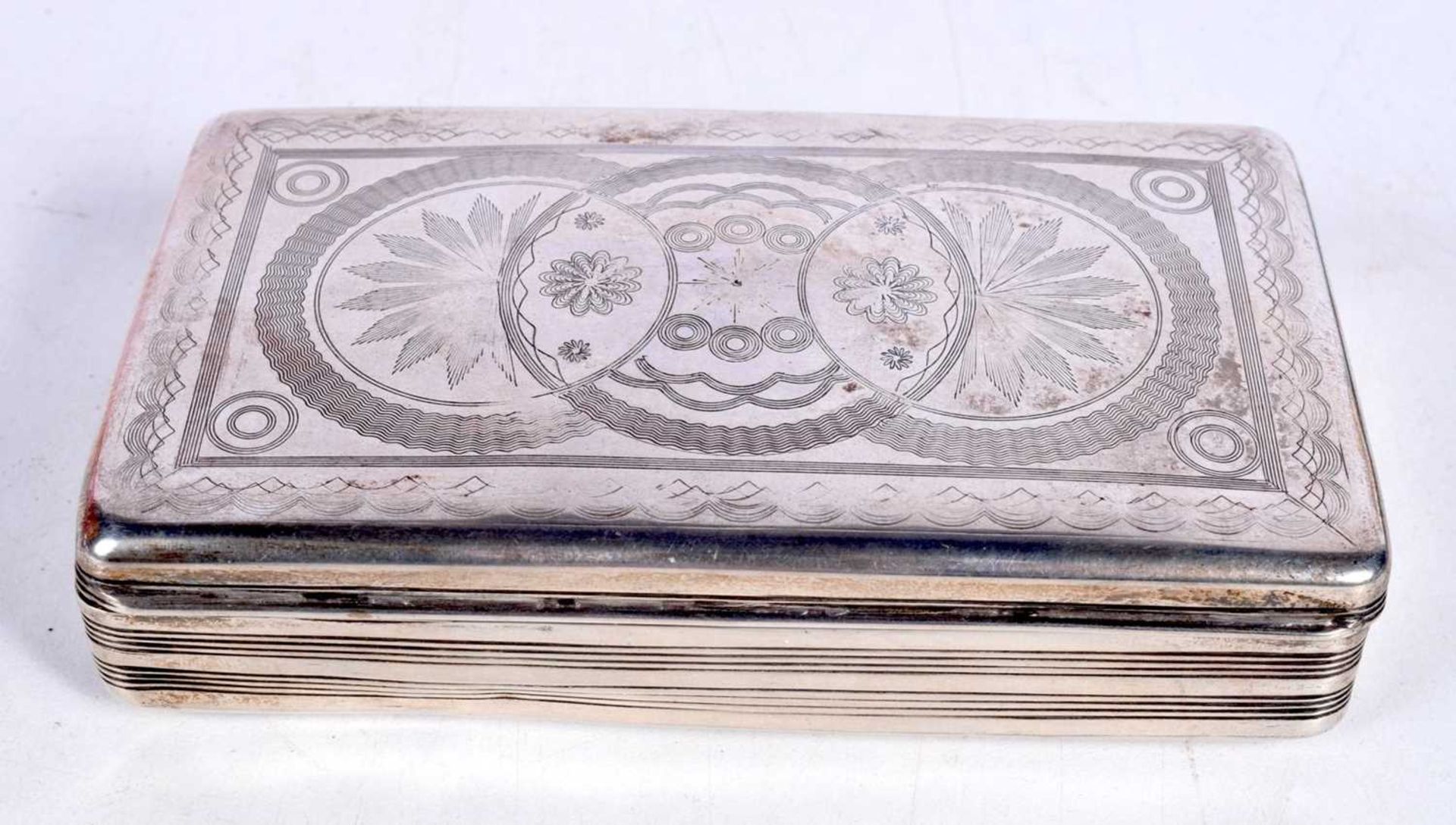 A CONTINENTAL SILVER TOBACCO BOX. Stamped Sterling, 11.8 cm x 2.8 cm x 7cm, weight 139g