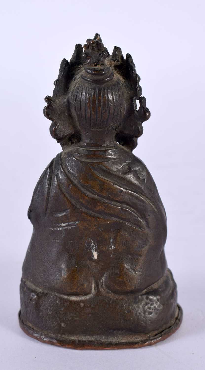 AN 18TH/19TH CENTURY NEPALESE TIBETAN BRONZE FIGURE OF A BUDDHA modelled scowling in robes holding a - Image 8 of 10