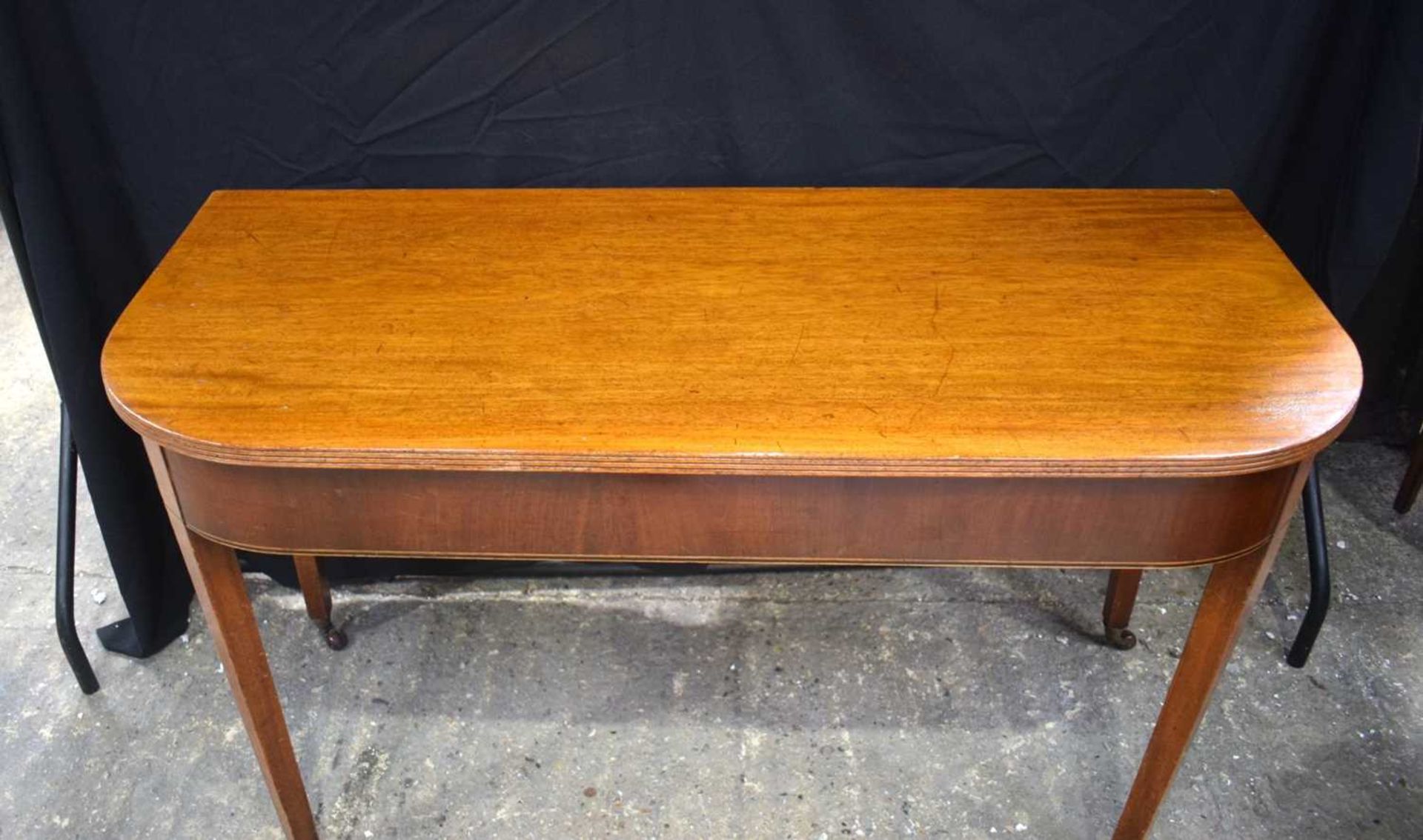 A 19th Century Bow fronted mahogany top side table with castored legs 75 x 124 x 53 cm. - Image 2 of 4