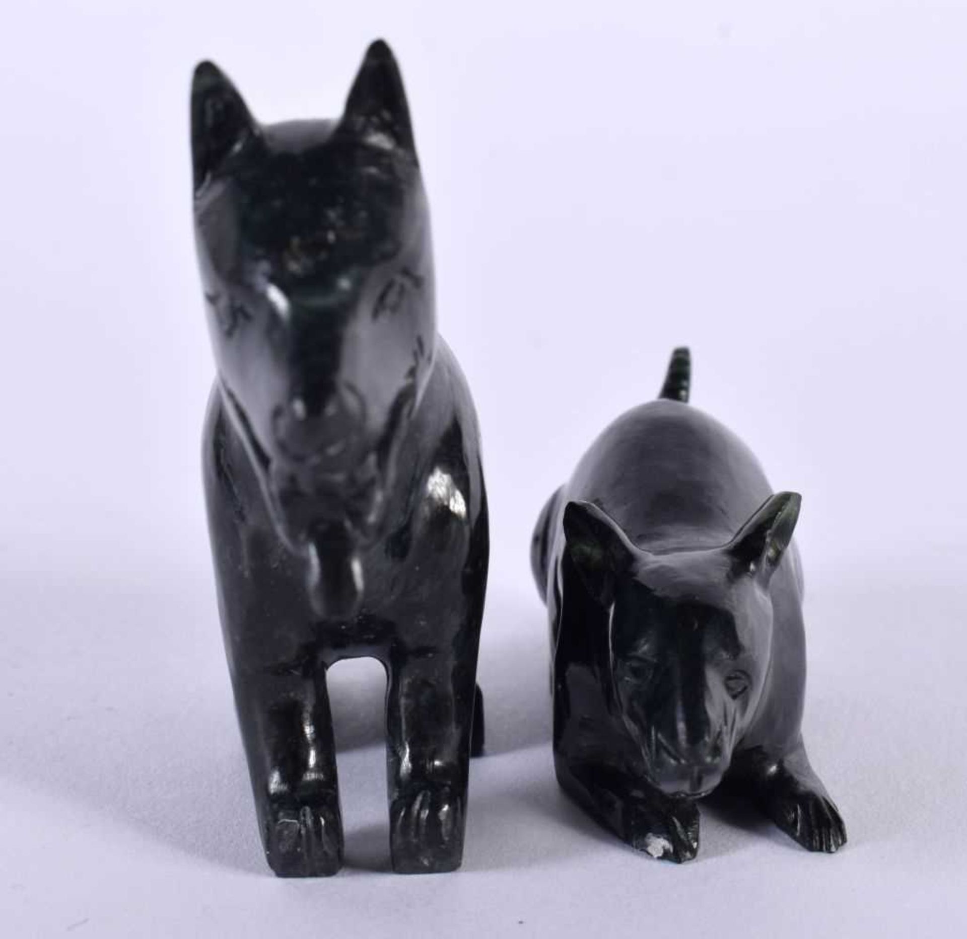 A HARDSTONE CARVED DOG AND A CARVED RAT. Dog 8 cm x 6 cm x 2.1cm (2) - Image 2 of 4