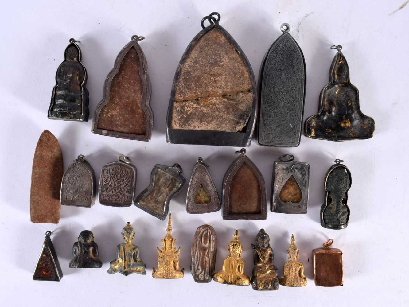 A GROUP OF 18TH/19TH CENTURY SOUTHEAST ASIAN BRONZE BUDDHA PLAQUES in various forms and sizes. - Image 8 of 8