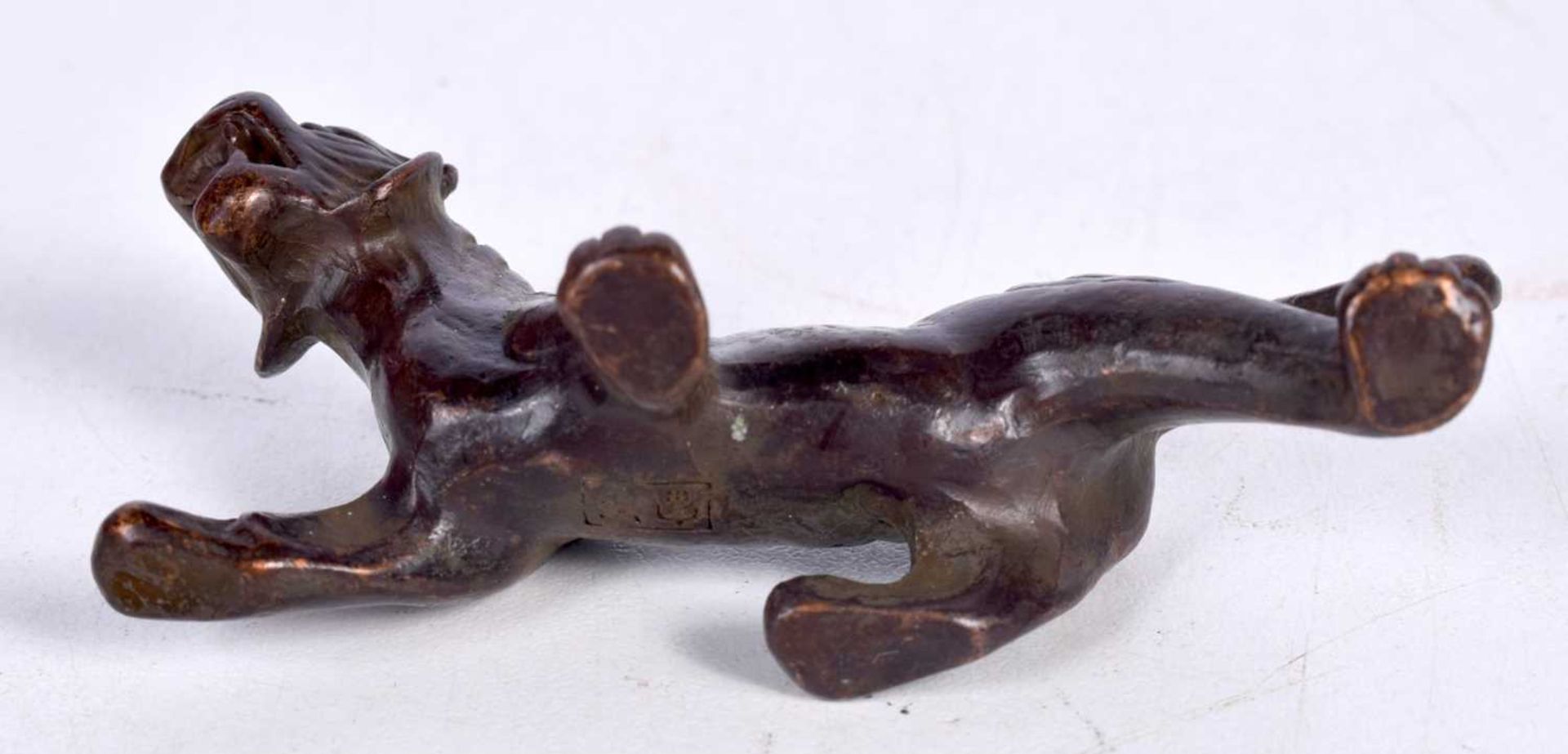 A BRONZE MODEL OF A TIGER. 7.7cm x 4cm x 3cm, weight 93.5g - Image 4 of 4