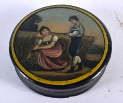 AN ANTIQUE PAPIER MACHE LACQUER SNUFF BOX AND COVER. 6.75 cm wide.