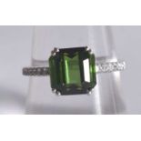 AN 18CT WHITE GOLD RING WITH DIAMOND ENCRUSTED SHOULDERS SET WITH A TOURMALINE. Size Q, Stamped 750,