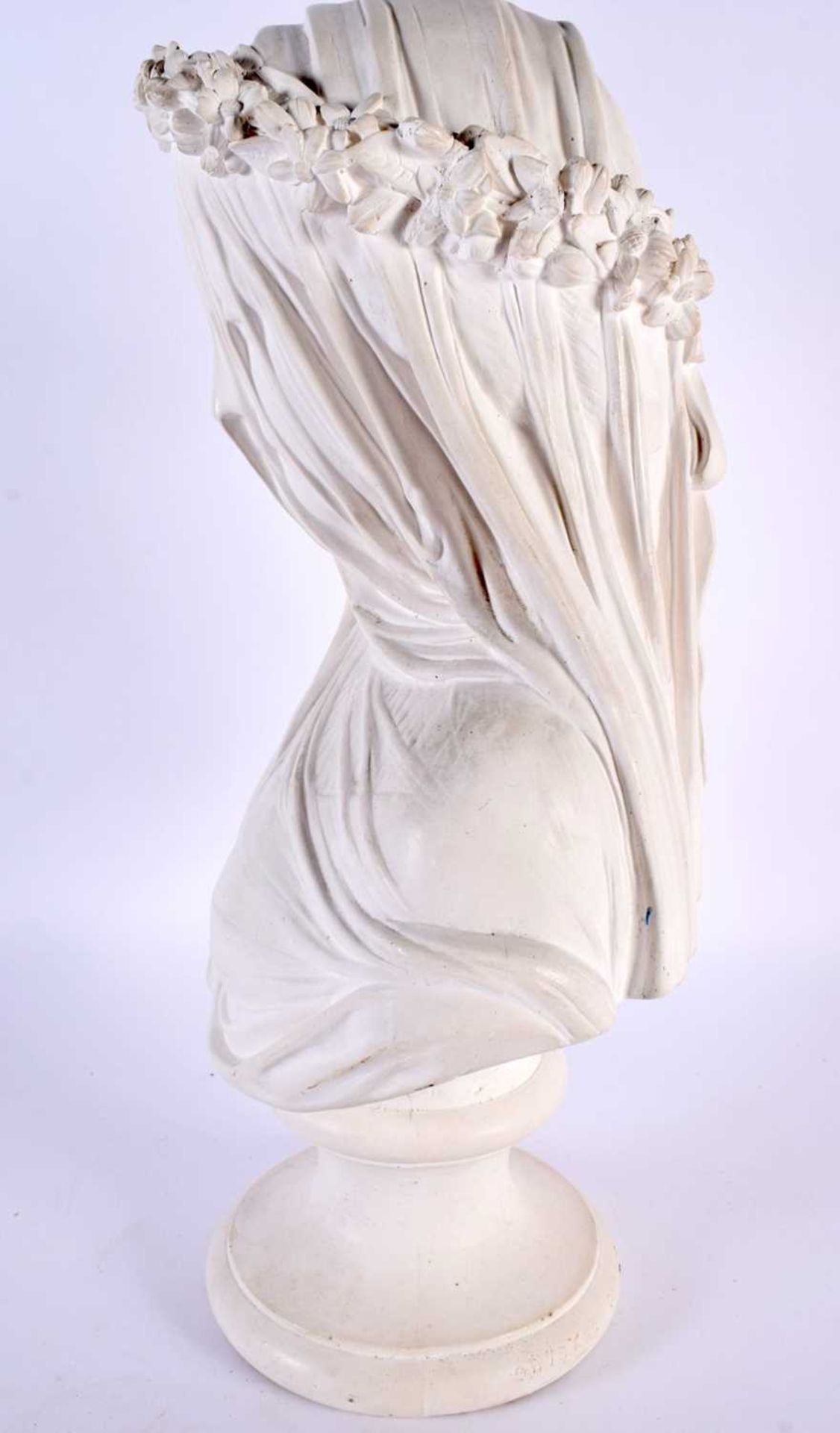 A LARGE EARLY 20TH CENTURY EUROPEAN PLASTER FIGURE OF A VEILED FEMALE modelled upon a pedestal. 38 - Image 4 of 8