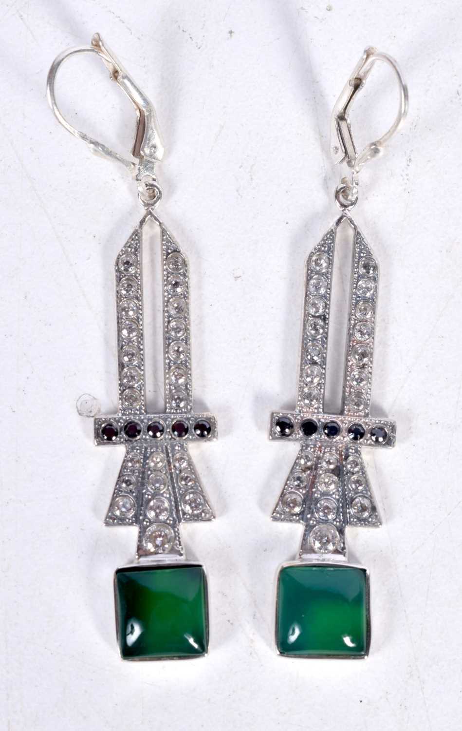 A PAIR OF SILVER AND JADE EARRINGS. 8.5 grams. 6 cm x 1 cm.