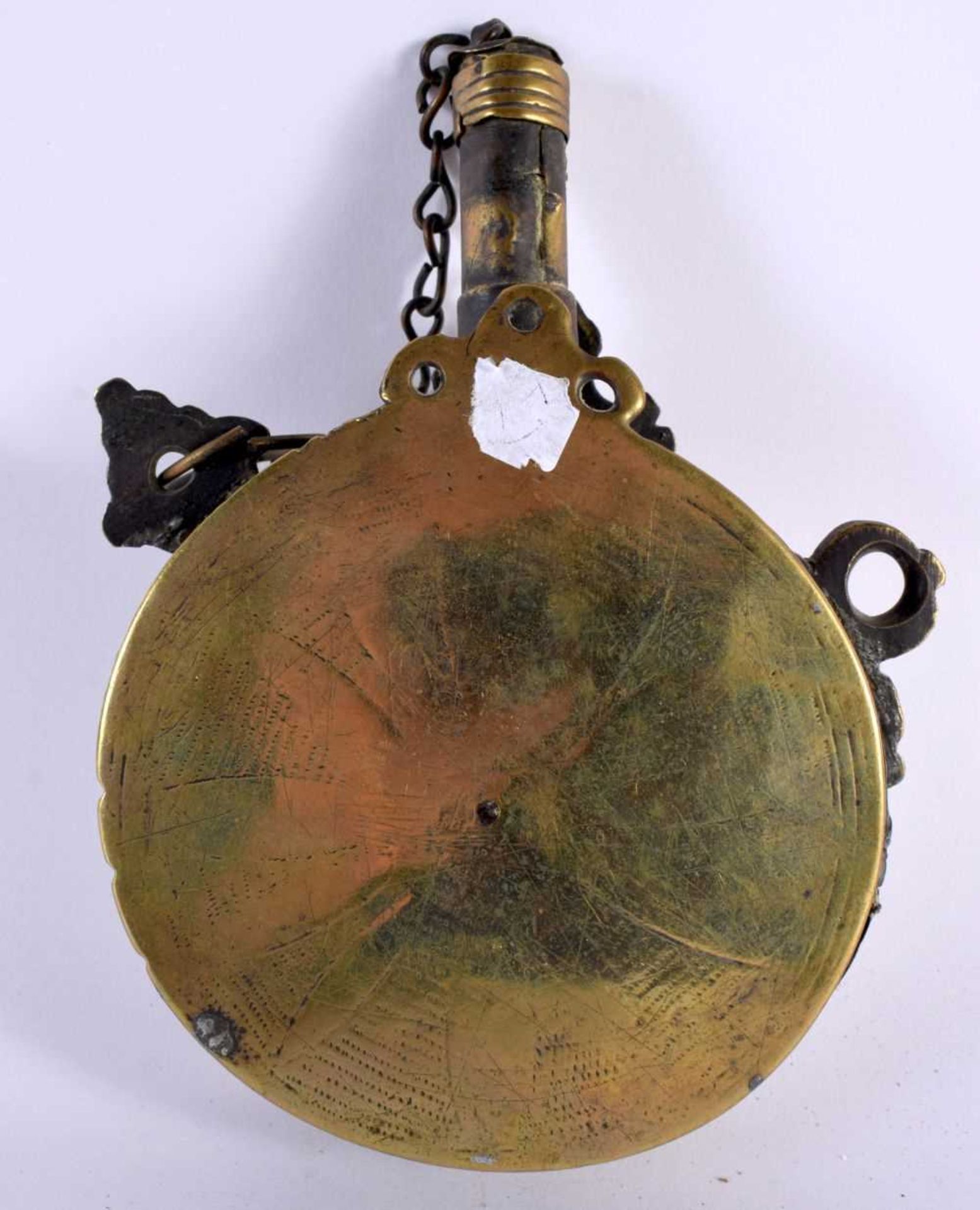 A 19TH CENTURY MIDDLE EASTERN ISLAMIC BRASS POWDER FLASK. 17 cm x 10 cm. - Image 4 of 5