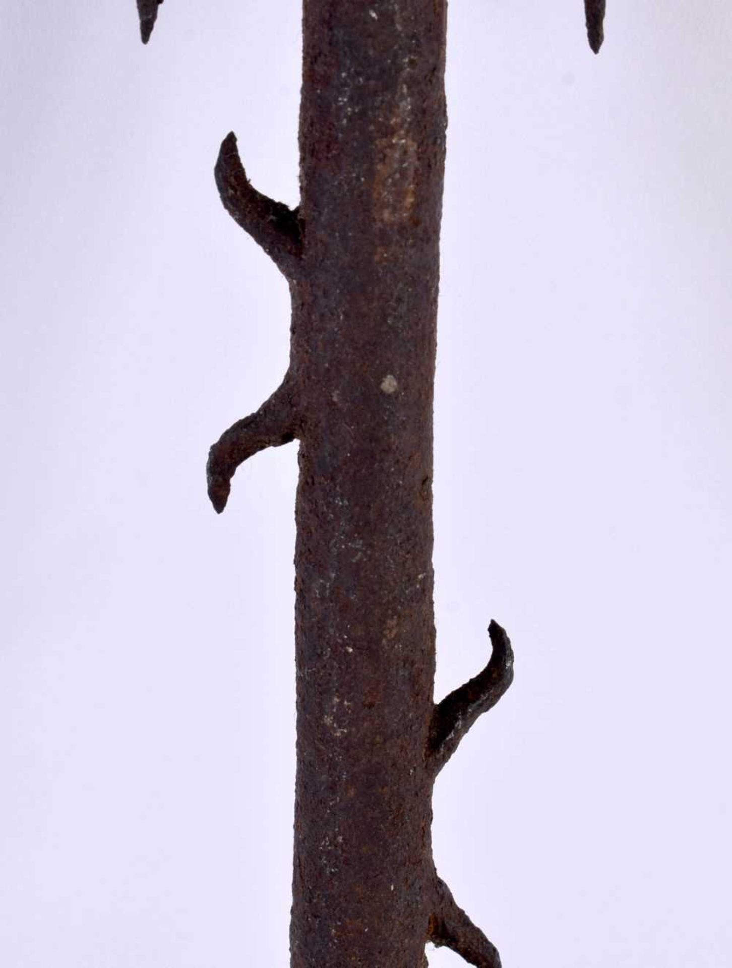 AN ANTIQUE TRIBAL PATINATED IRON HARPOON possibly Southsea islands. 48 cm long. - Image 4 of 5