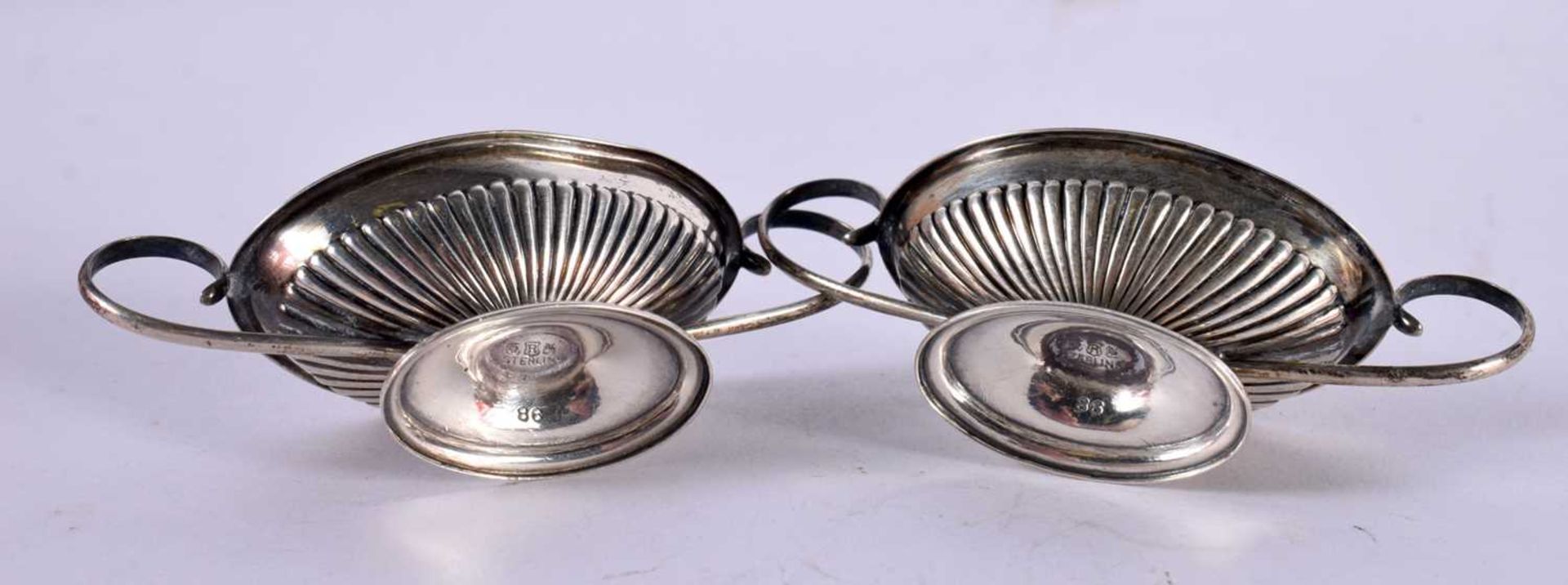 A PAIR OF SILVER CLASSICAL STYLE BOAT SHAPED SALTS. Stamped Sterling, 7.6 cm x 2.6 cm x 3cm, total - Image 3 of 4