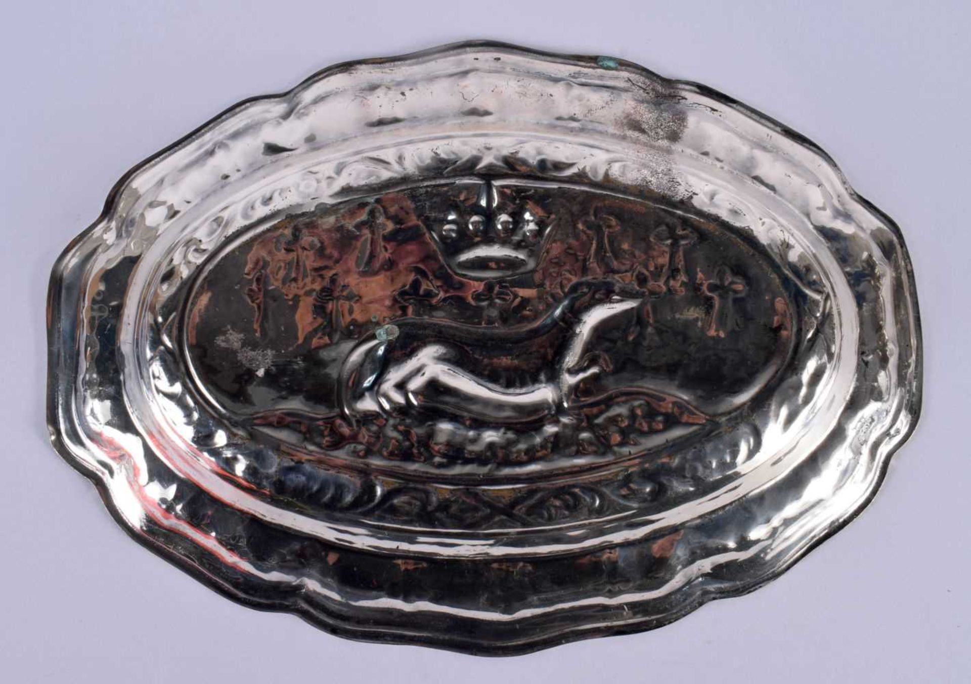 A VINTAGE SPANISH VALENTI SILVER PLATED REPOUSSE DISH. 316 grams. 25 cm x 18cm. - Image 2 of 3