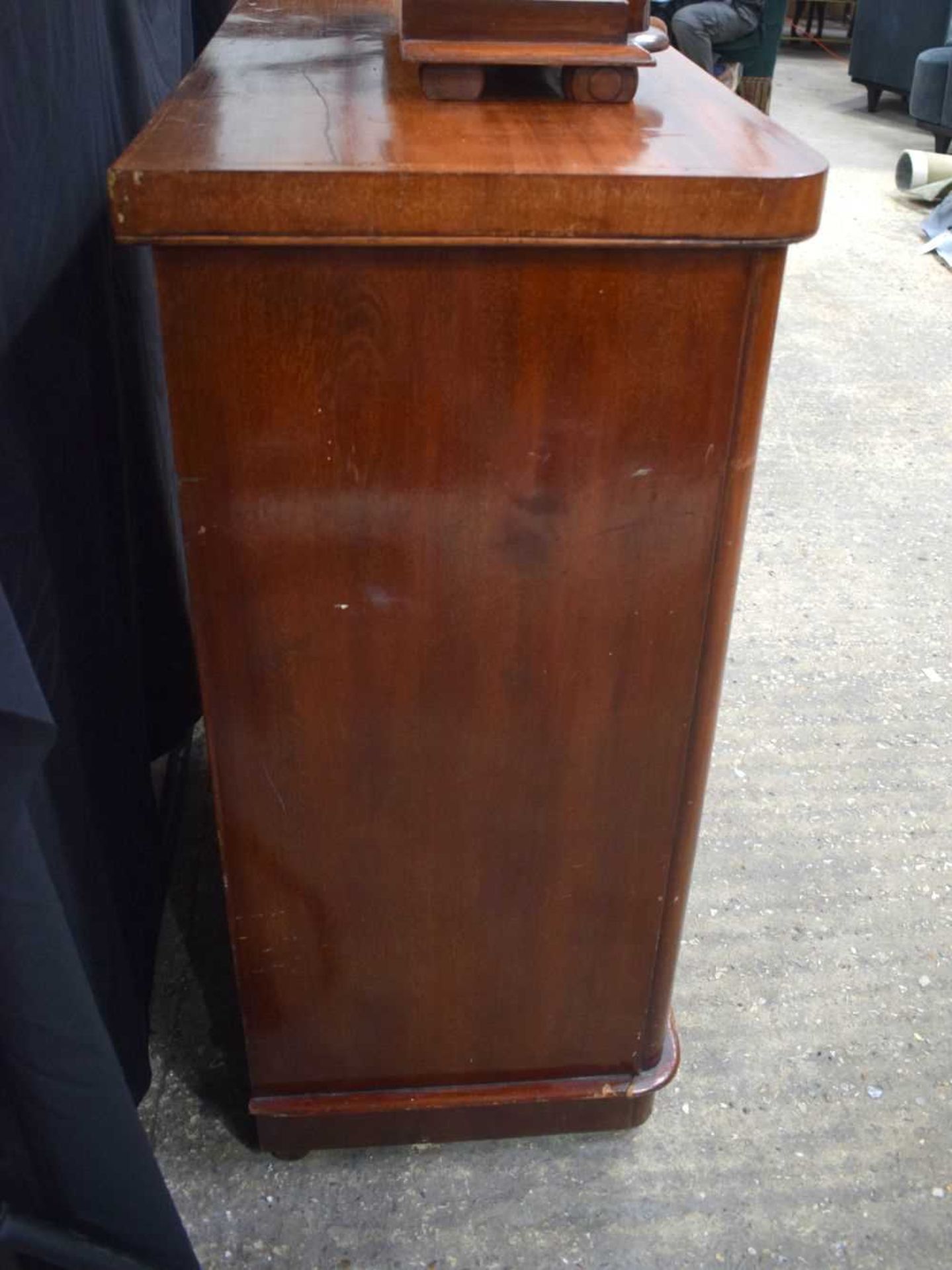 An antique Mahogany veneered 5 drawer chest together with a Walnut Burr and Mahogany dressing - Image 3 of 6