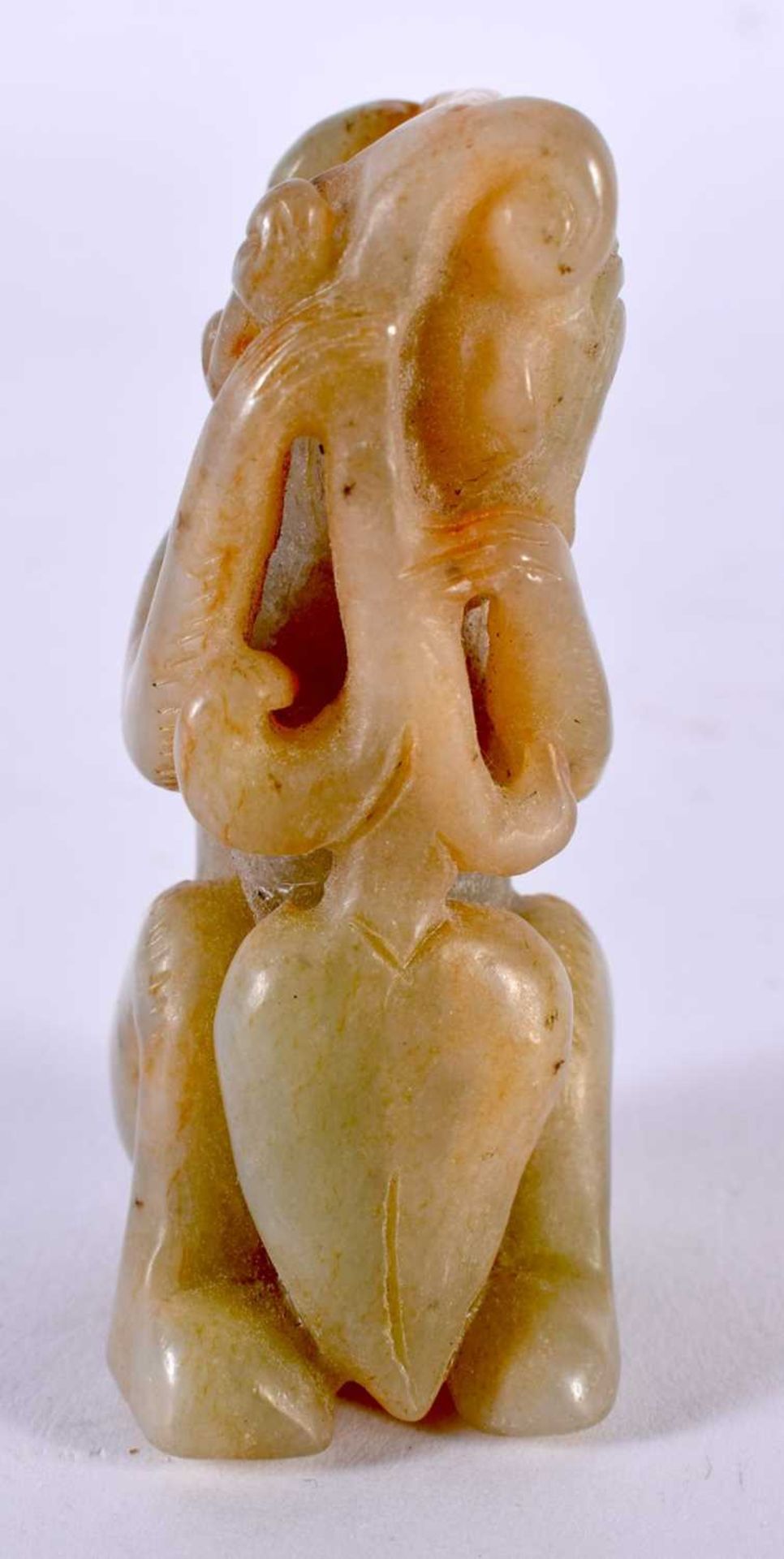 A CHINESE CARVED JADE MONKEY 20th Century. 7cm x 3.75 cm. - Image 2 of 4
