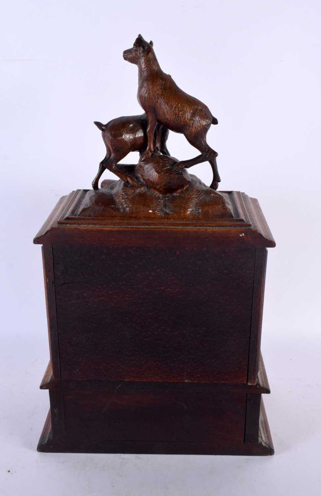 A LARGE 19TH CENTURY BAVARIAN BLACK FOREST CARVED WOOD JEWELLERY CABINET formed with two ibex. 40 cm - Image 5 of 5