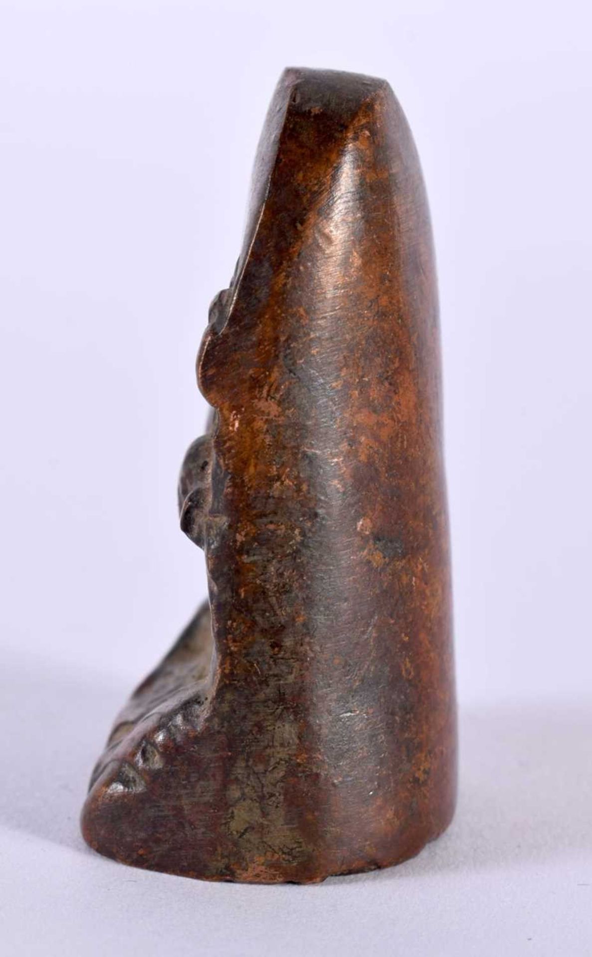 A CHINESE BRONZE MOUNTAIN SEAL. 110 grams. 4.5 cm x 3 cm. - Image 2 of 4