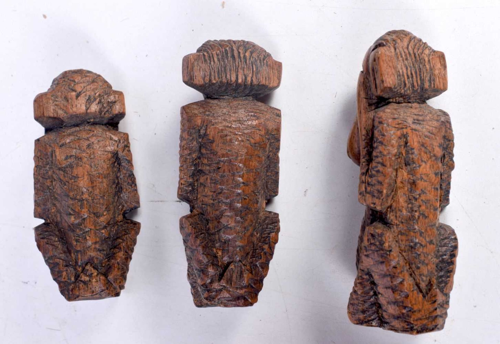 A collection of 3 carved African See no evil, hear no evil, speak no evil monkeys 12 cm (3) - Image 2 of 3