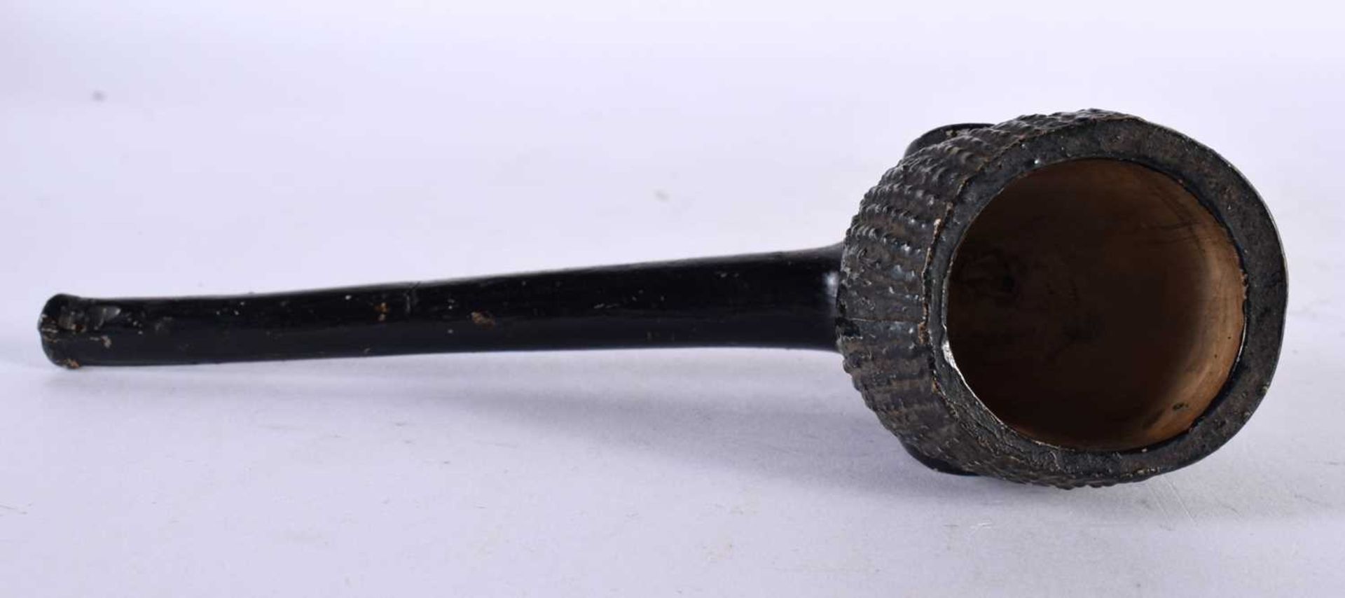 A RARE 19TH CENTURY PAINTED BLACKAMOOR NUBIAN CLAY PIPE. 128 grams. 18cm x 7cm. - Image 3 of 4