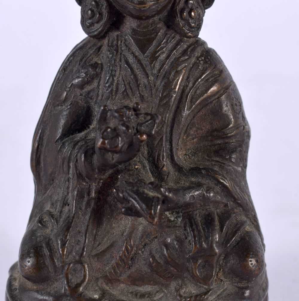 AN 18TH/19TH CENTURY NEPALESE TIBETAN BRONZE FIGURE OF A BUDDHA modelled scowling in robes holding a - Image 3 of 10
