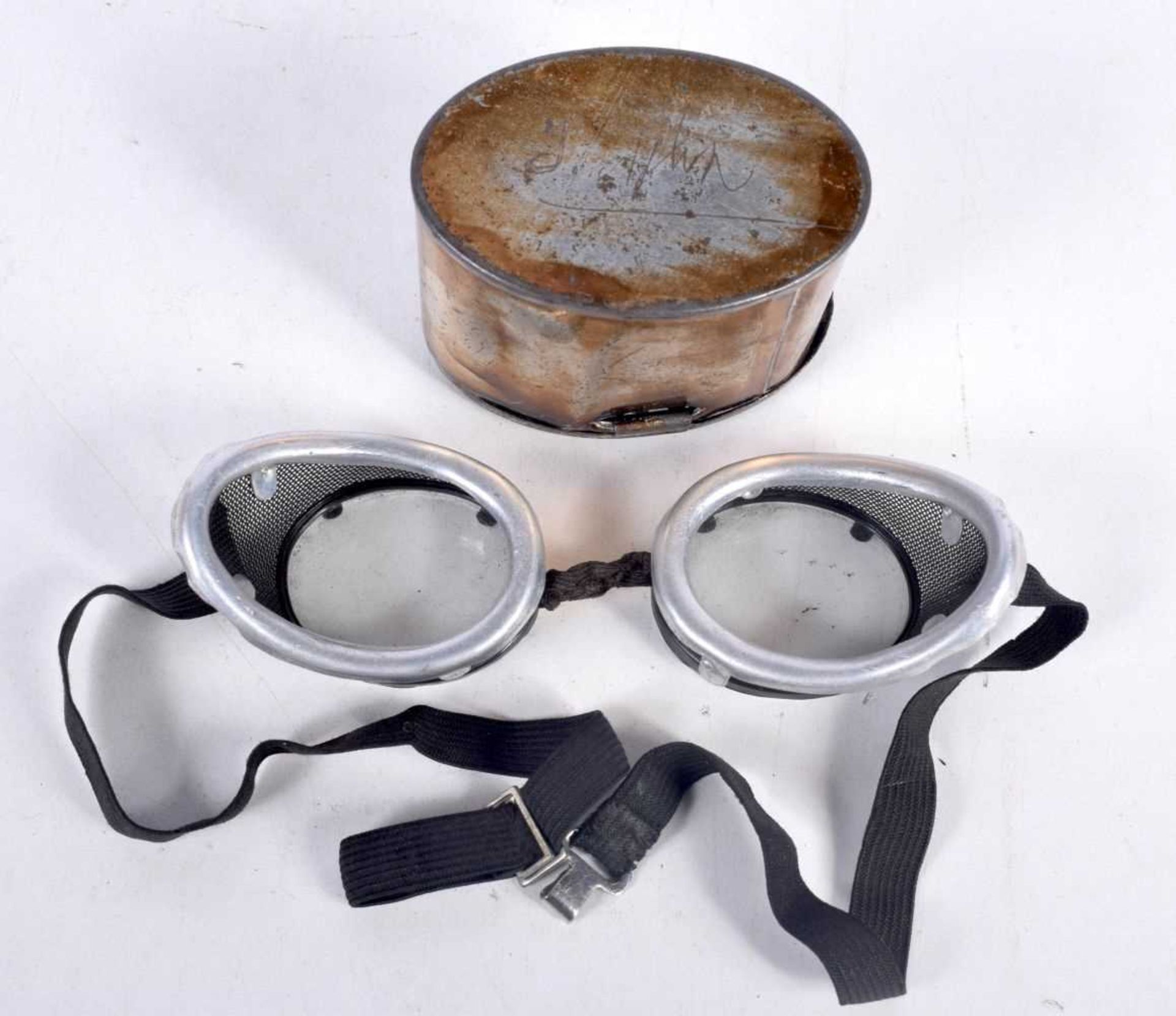 A CASED PAIR OF GOGGLES. 66 grams. 5.25 cm x 6.75 cm. - Image 2 of 3