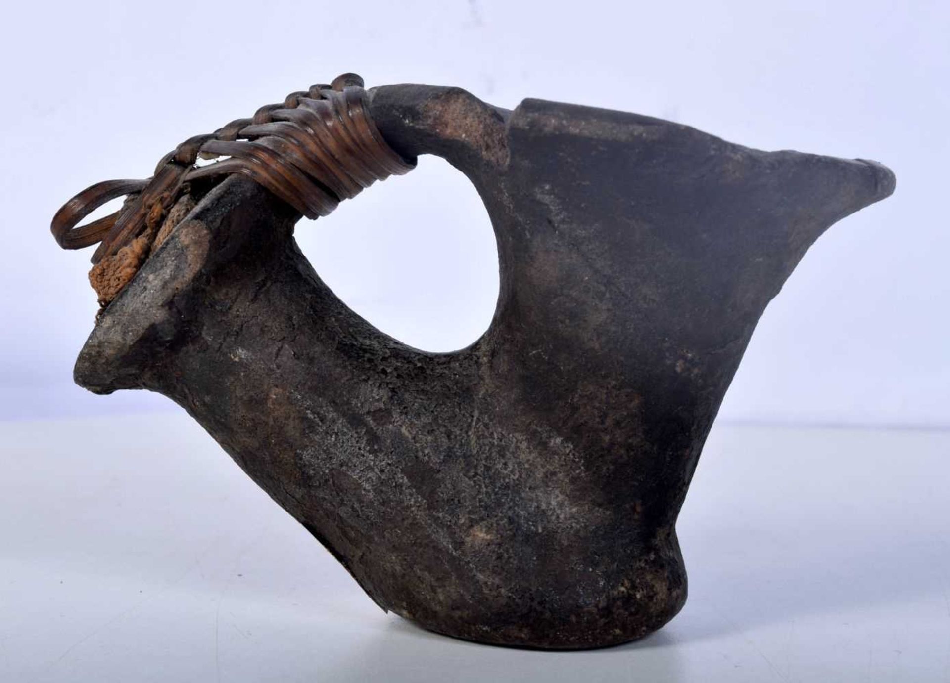 A n African Tribal Zulu pipe bowl 9 x 14cm - Image 3 of 7