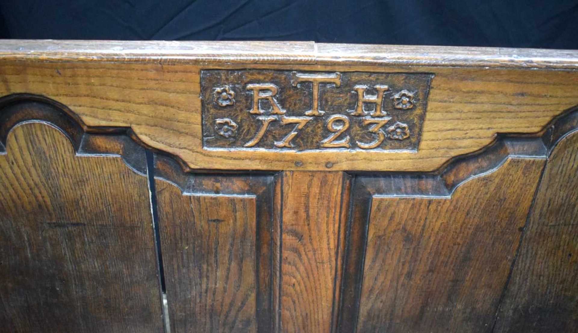 A 19th Century oak settle/blanket chest bearing "1720" inscription 120 x 134 x 59 cm - Image 4 of 6