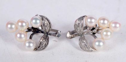 A PAIR OF 14CT GOLD AND PEARL EARRINGS. Stamped 14K, 2.3cm x 1.5cm, weight 5.5g