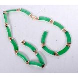 A FINE CHINESE 14CT GOLD AND APPLE JADE NECKLACE. 23 grams. 42 cm long.