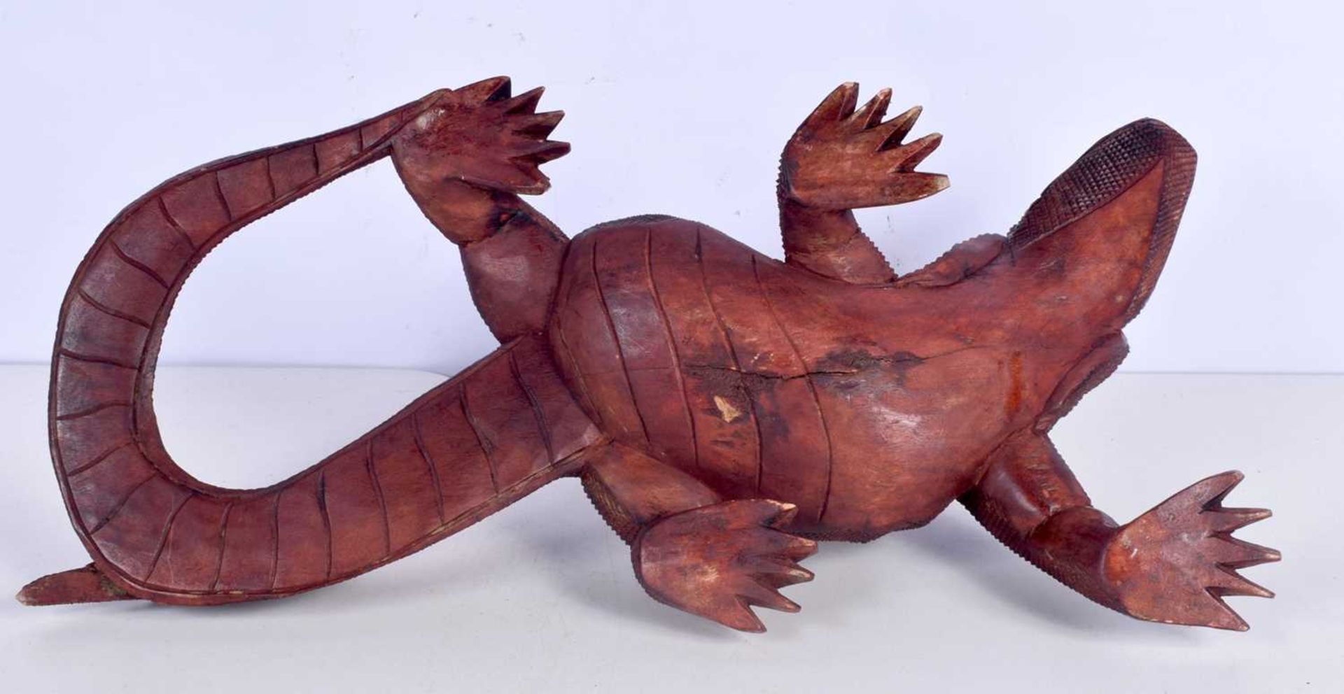 A large Carved wood Komodo Dragon 15 x 56 cm - Image 6 of 6
