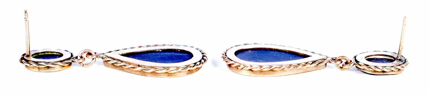A PAIR OF ANTIQUE YELLOW METAL PIETRA DURA EARRINGS. 8.2 grams. 5 cm x 2.25 cm. - Image 3 of 3