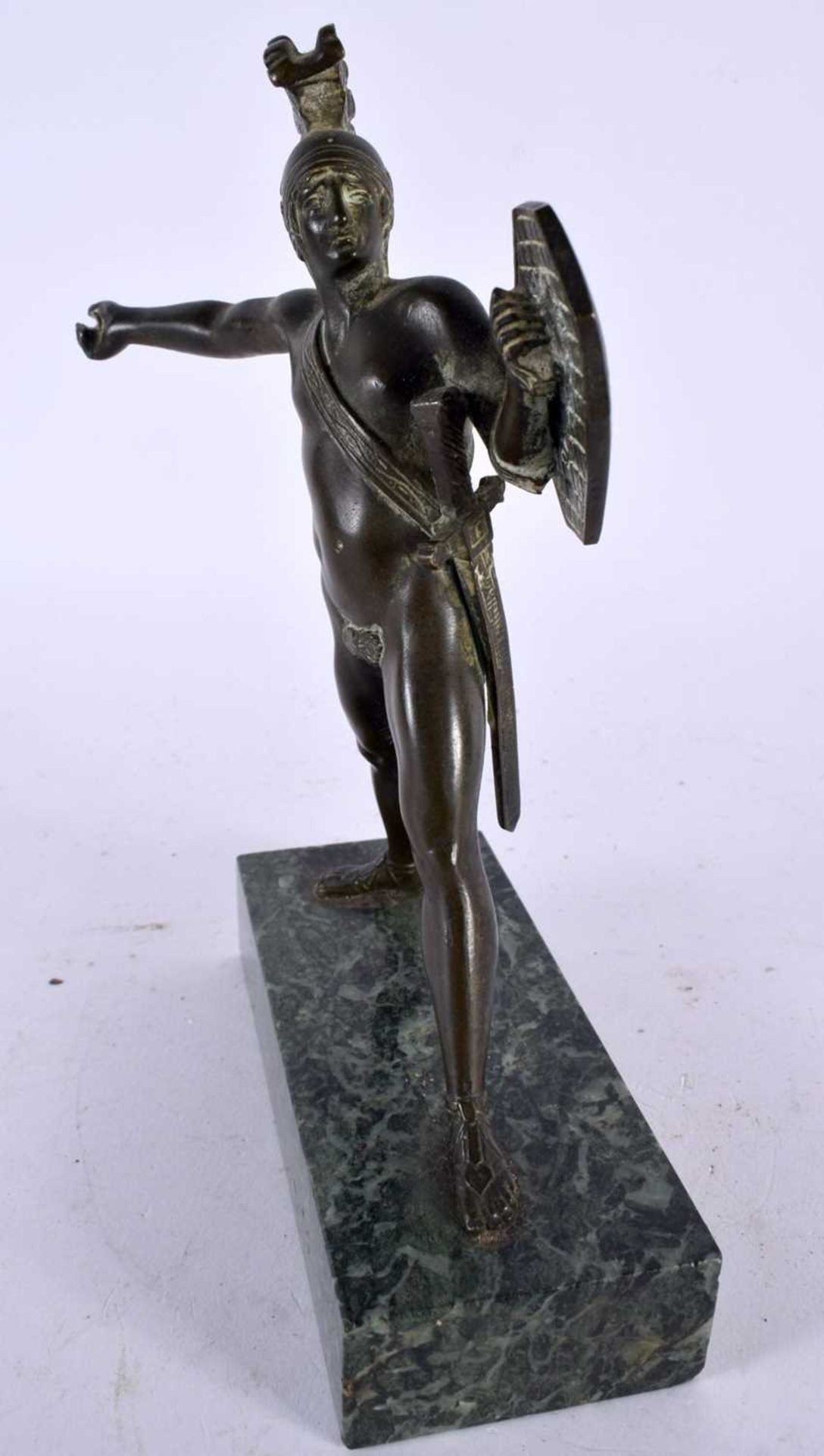 A 19TH CENTURY EUROPEAN GRAND TOUR BRONZE FIGURE OF A GLADIATOR upon a marble base. 18cm x 12 cm. - Image 2 of 5