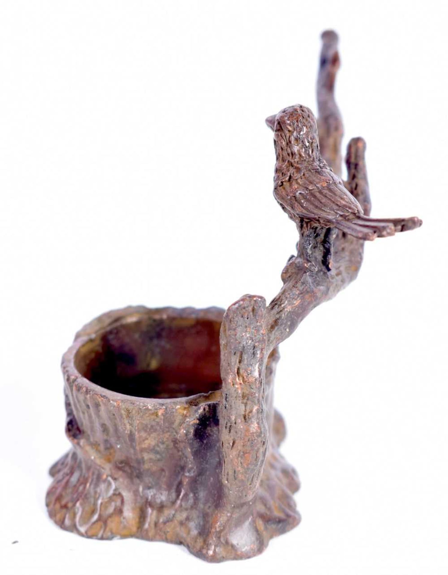 A BRONZE MODEL OF A BIRD ON A BRANCH. 9.8 cm x 6.3cm x 5.6 cm, weight 135g - Image 2 of 4