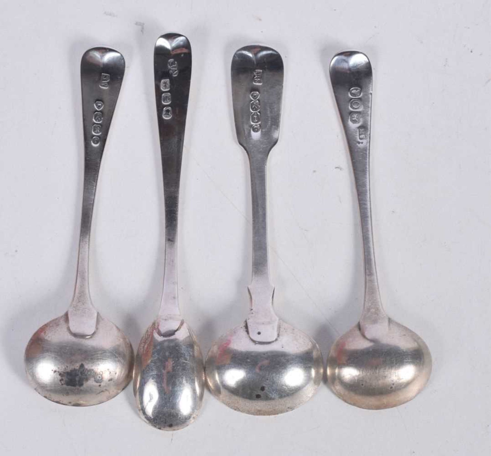 FOUR HALLMARKED SILVER MUSTARD SPOONS. Largest 10.8 cm x 1.8 cm, total weight 44g - Image 2 of 3
