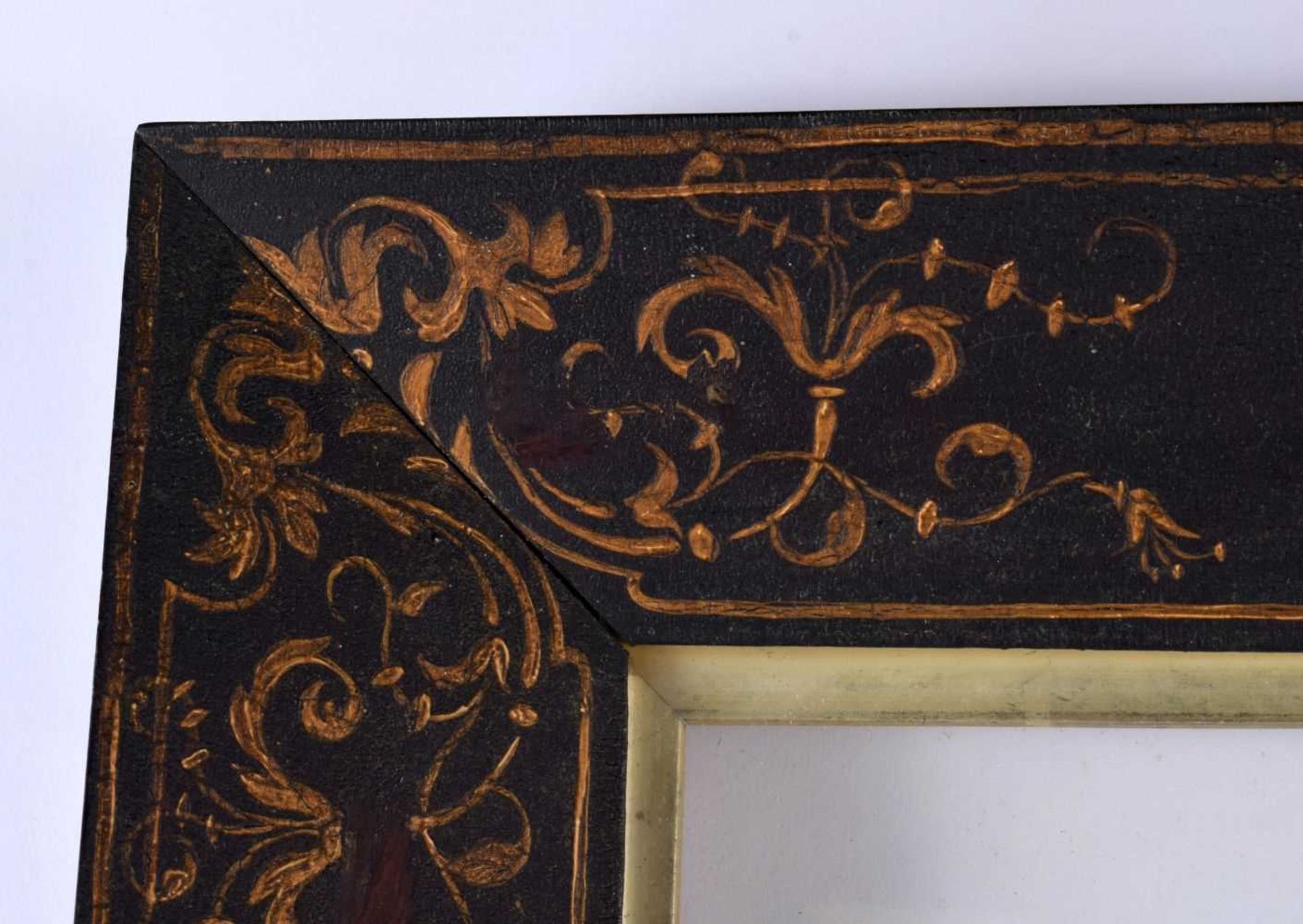 AN EARLY 19TH CENTURY PAINTED AND LACQUERED ROSEWOOD PICTURE FRAME decorated with pen work flowers - Image 2 of 4