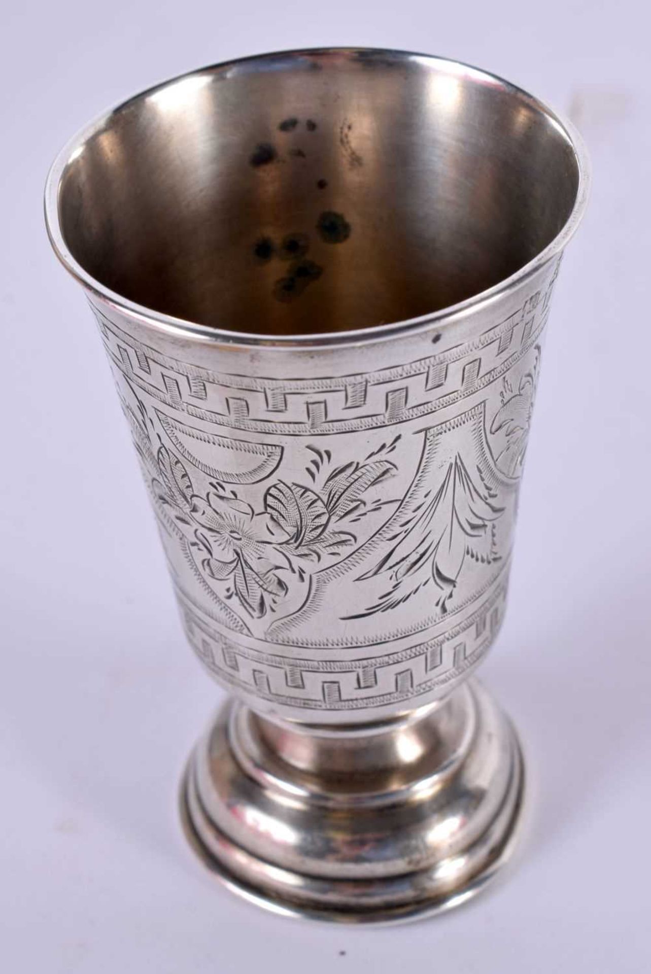 A CONTINENTAL SILVER KIDDUSH. Stamped 84, 9.6 cm x 5.6 cm, weight 74.6g