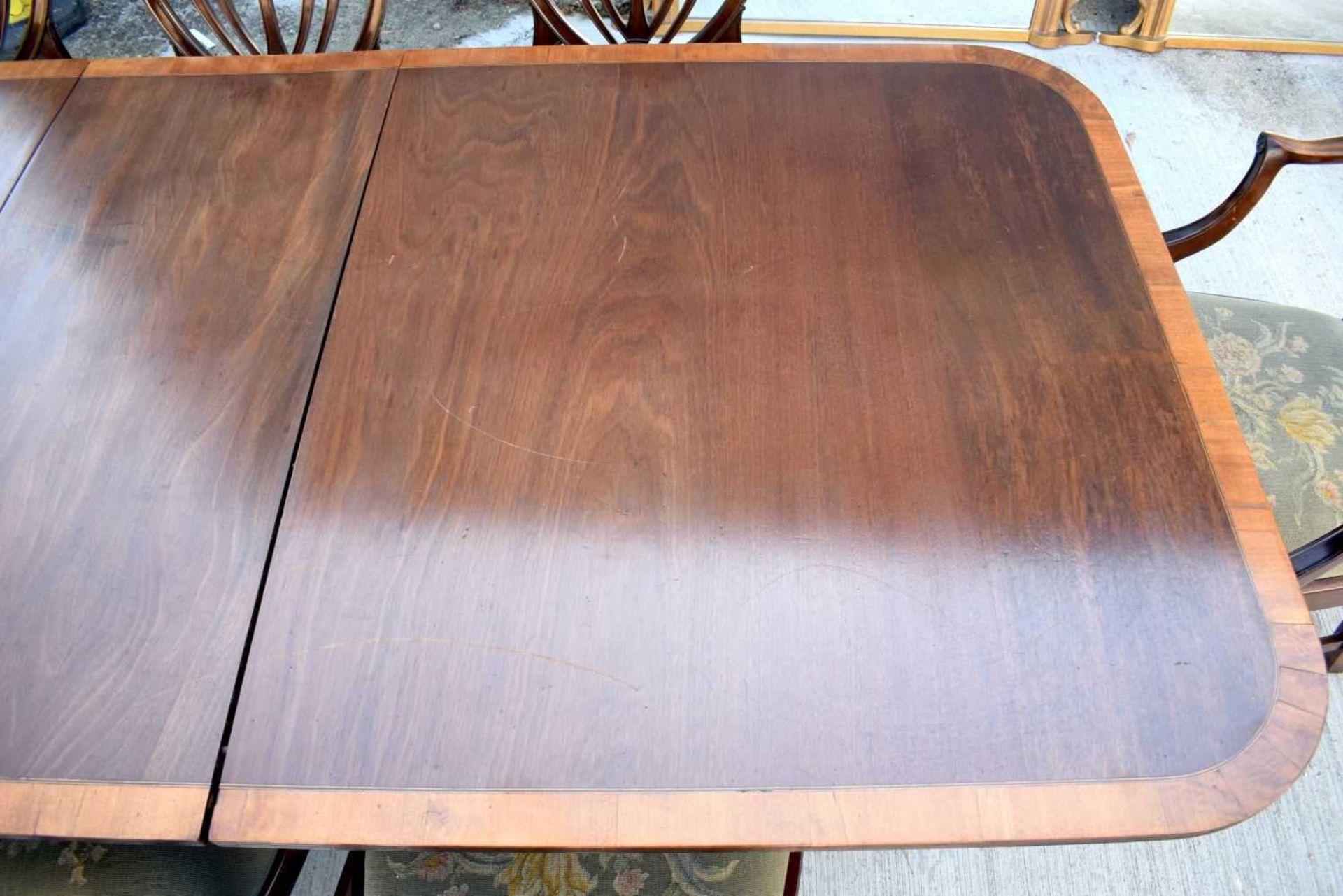 A Mahogany dining table with a veneer edging with 8 mahogany Shield back chairs with upholstered - Image 4 of 12