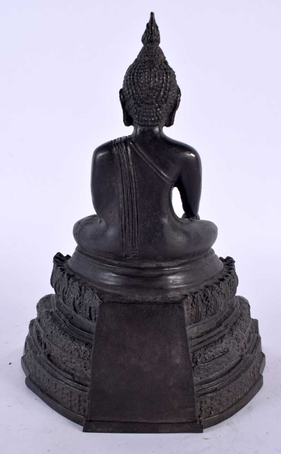 A SOUTH EAST ASIAN THAI BRONZE BUDDHA modelled upon a stepped base. 18cm x 12 cm. - Image 6 of 7