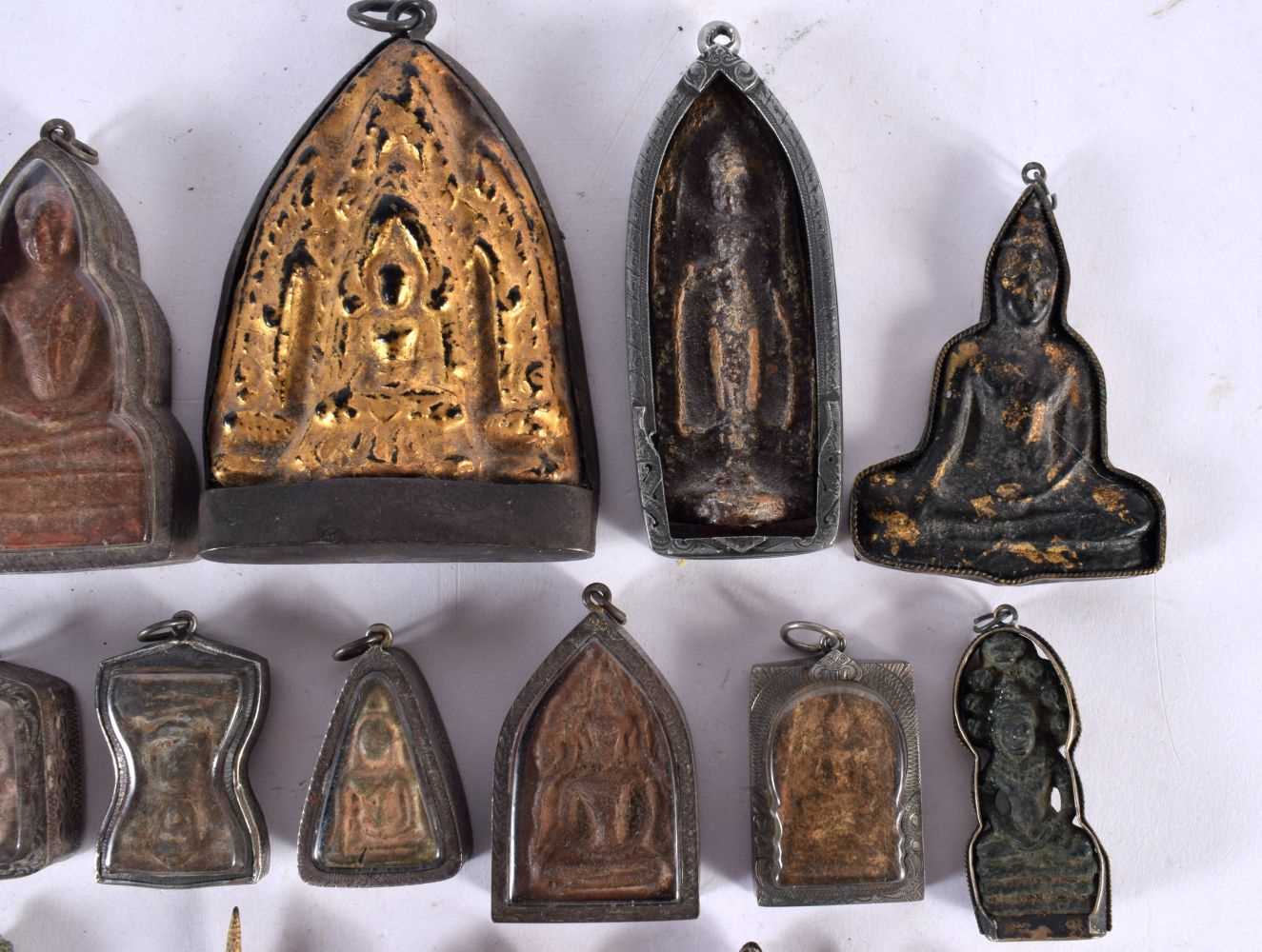 A GROUP OF 18TH/19TH CENTURY SOUTHEAST ASIAN BRONZE BUDDHA PLAQUES in various forms and sizes. - Image 6 of 8