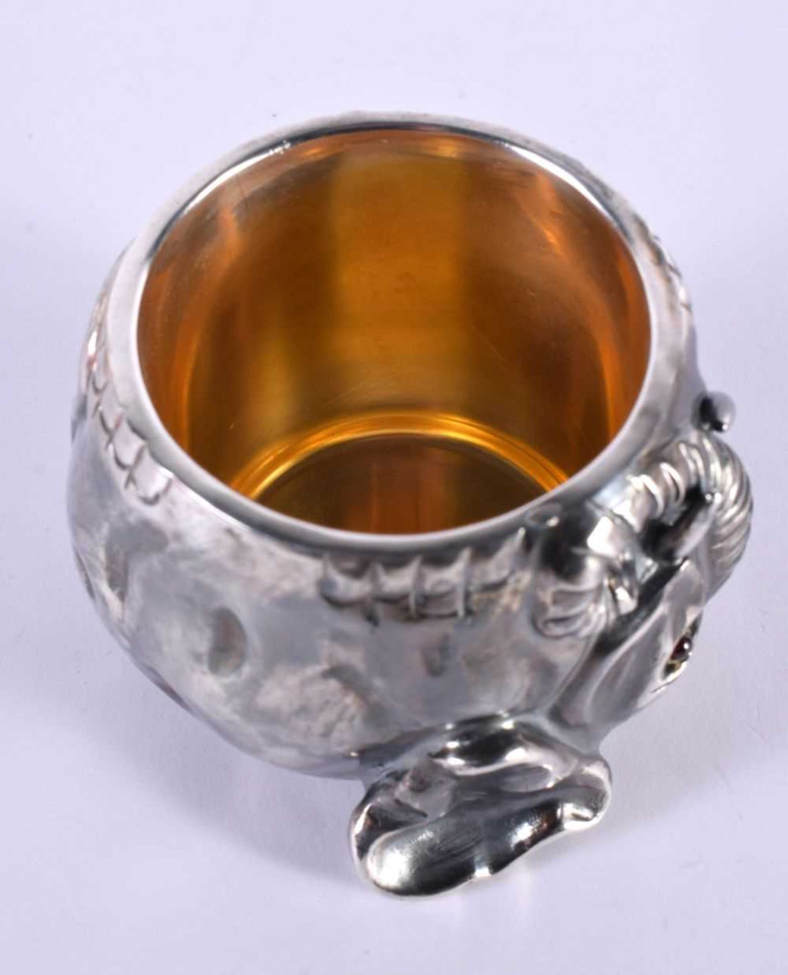 A CONTINENTAL SILVER ELEPHANT STIRRUP CUP WITH GILT INTERIOR. Stamped 88, 9cm x 7cm, weight 279g - Image 2 of 4