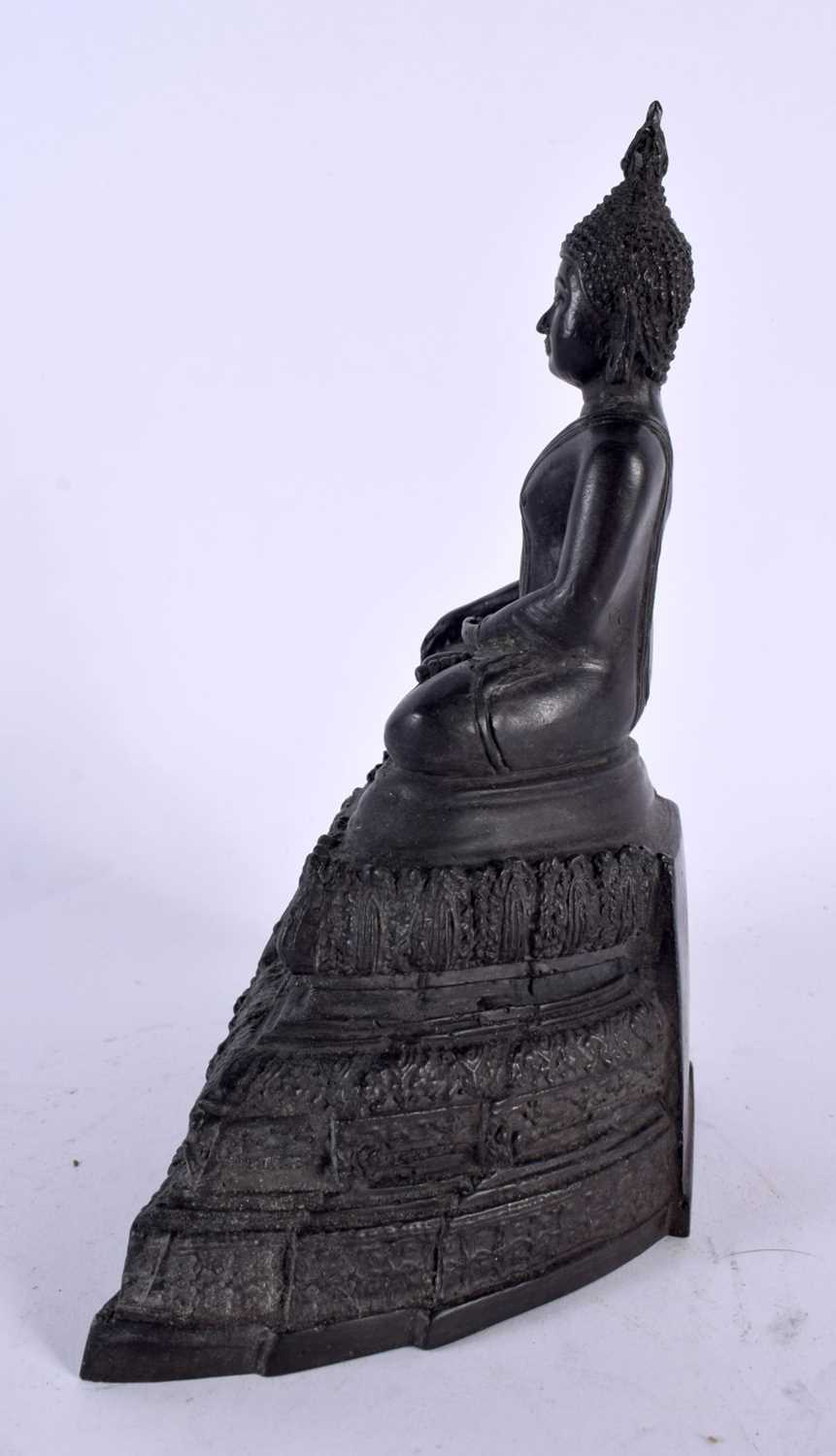 A SOUTH EAST ASIAN THAI BRONZE BUDDHA modelled upon a stepped base. 18cm x 12 cm. - Image 5 of 7