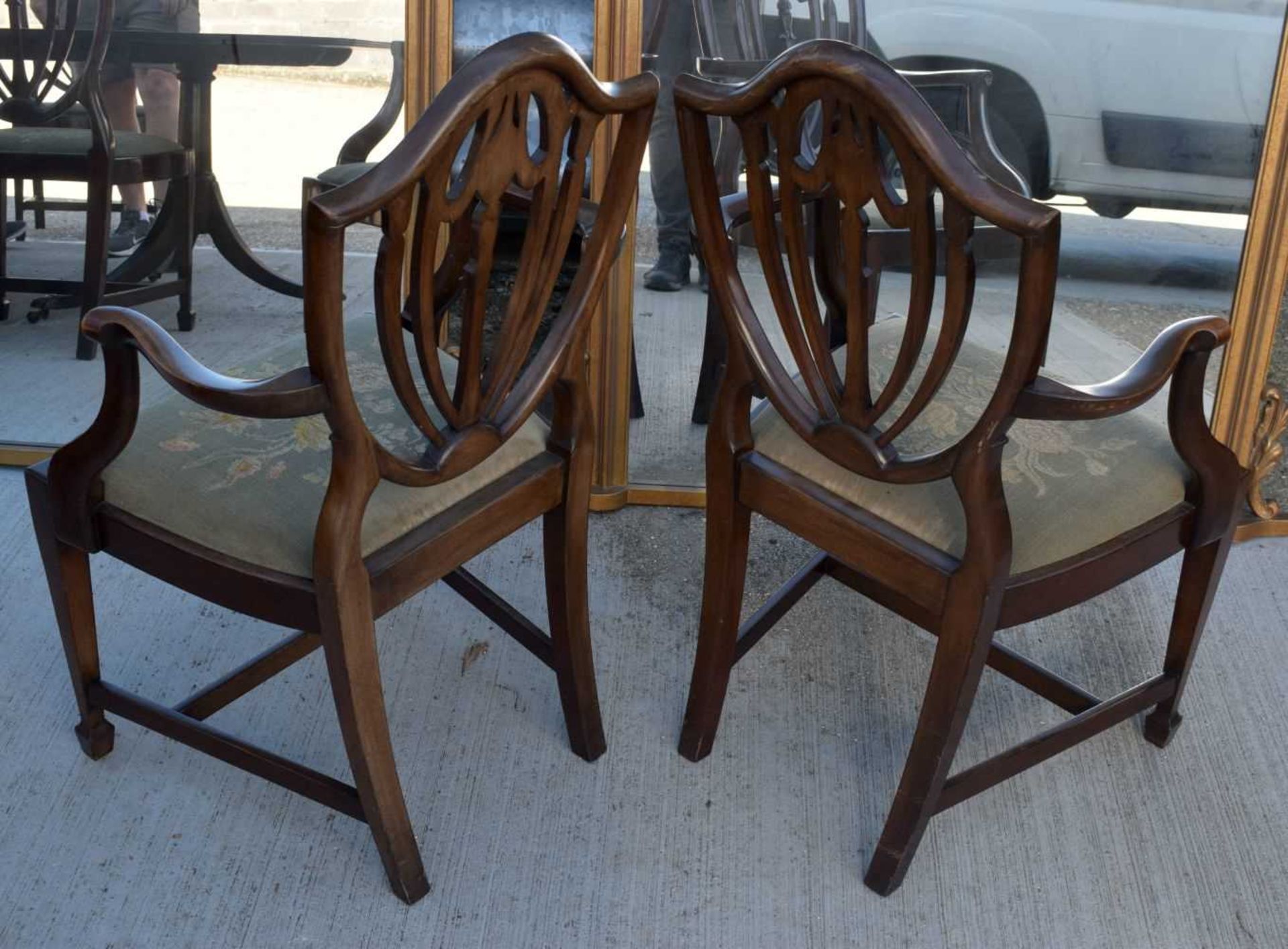 A Mahogany dining table with a veneer edging with 8 mahogany Shield back chairs with upholstered - Image 9 of 12