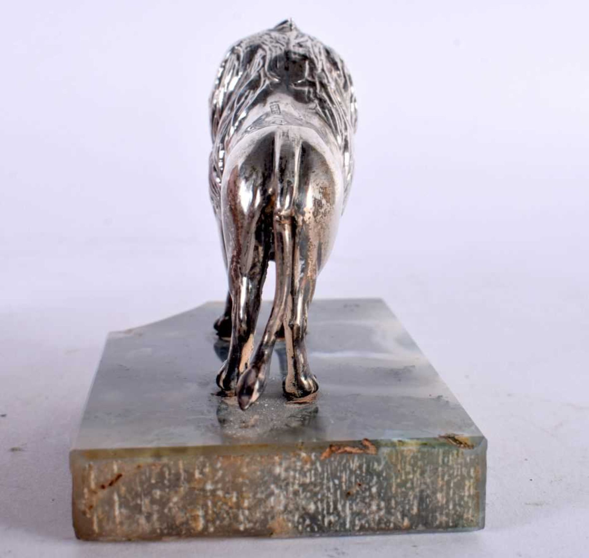 AN UNUSUAL EDWARDIAN SILVER MOSS AGATE AND RUBY FIGURE OF A LION by Henry Williamson. Birmingham - Image 4 of 5