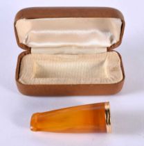 AN ANTIQUE YELLOW METAL AND AMBER CHEROOT HOLDER. 9 grams. 5 cm x 2 cm.