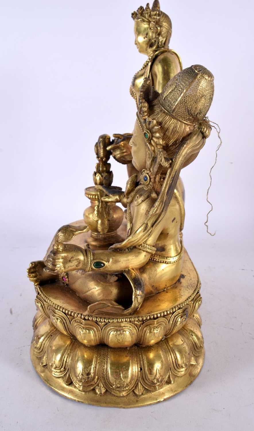 A LARGE CHINESE TIBETAN GILT BRONZE FIGURE OF TWO BUDDHAS 20th Century. 30cm x 20cm. - Image 7 of 8