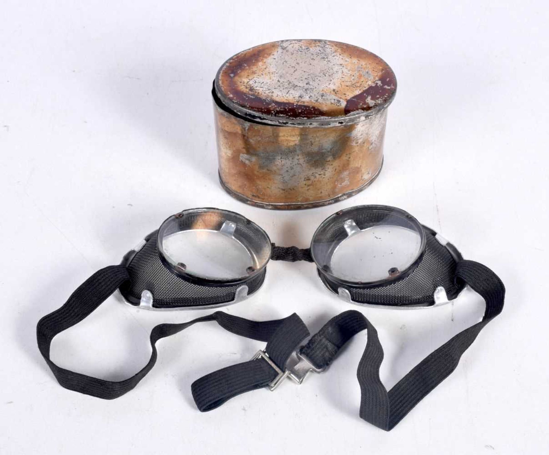 A CASED PAIR OF GOGGLES. 66 grams. 5.25 cm x 6.75 cm.