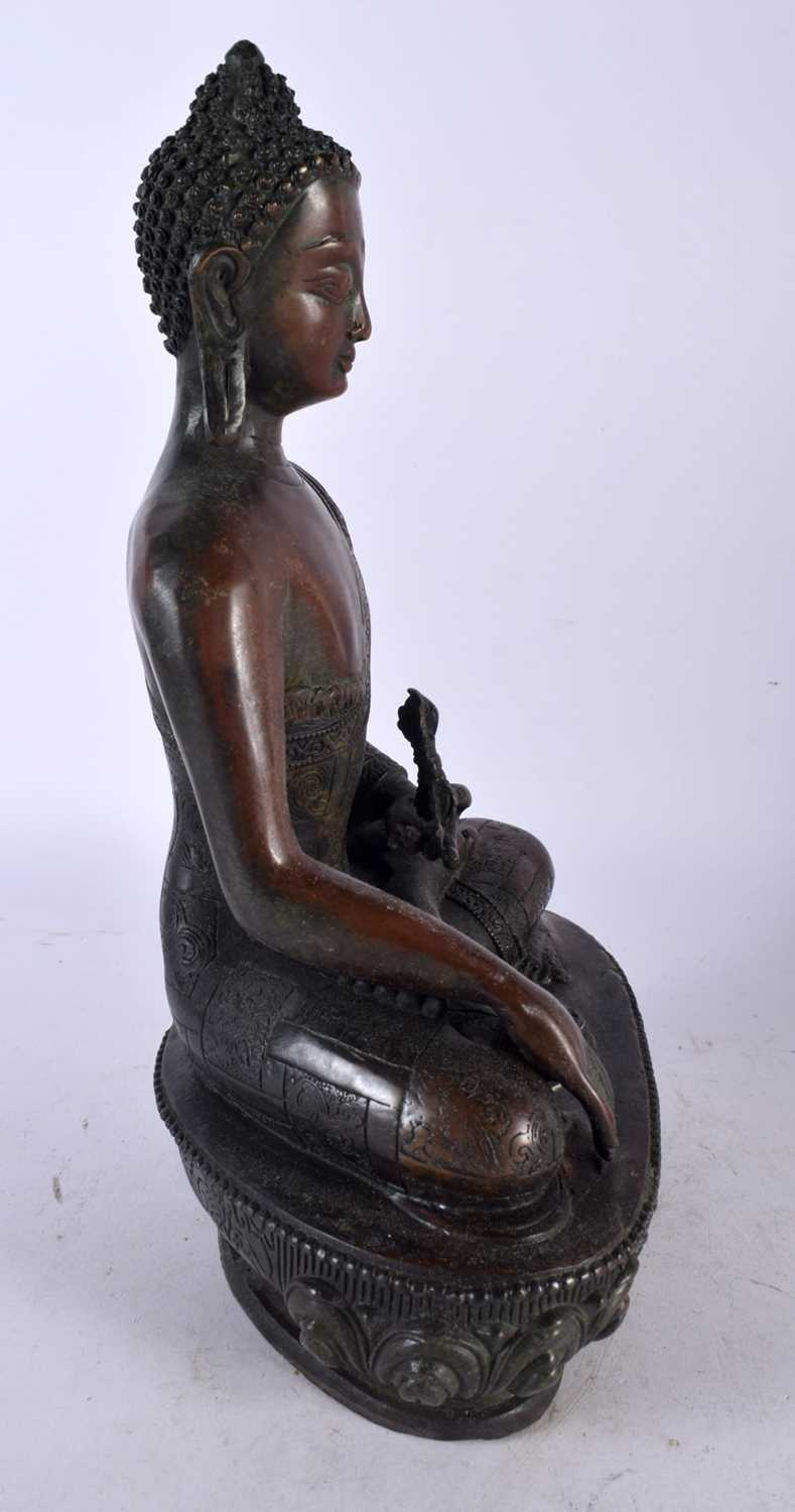 A LARGE CHINESE TIBETAN BRONZE FIGURE OF A BUDDHA 20th Century. 30cm x 16 cm. - Image 7 of 8