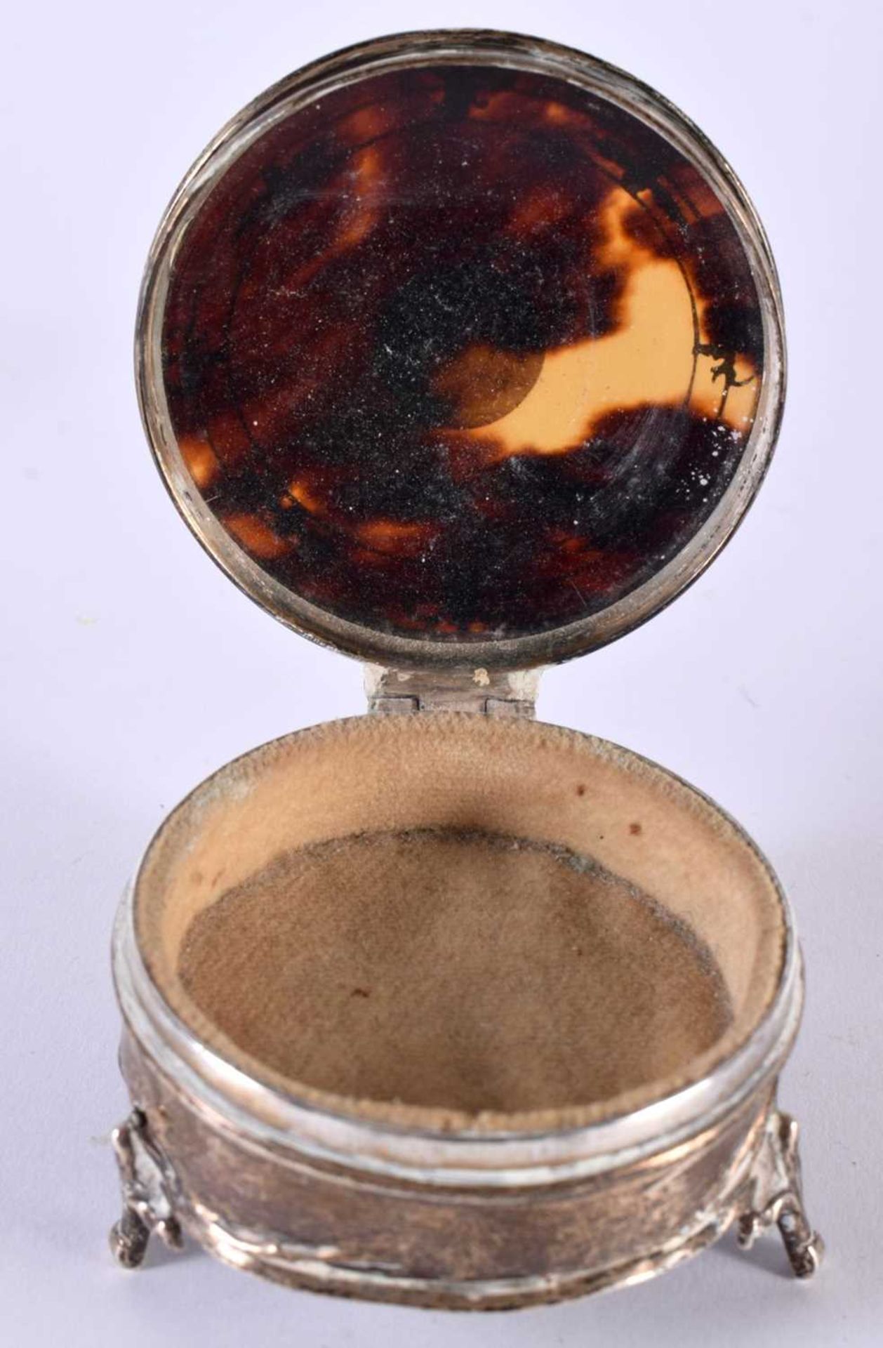 A SILVER TRINKET BOX WITH TORTOISESHELL LID INLAID WITH SILVER. Hallmarked Birmingham 1925, 6 cm x - Image 2 of 5