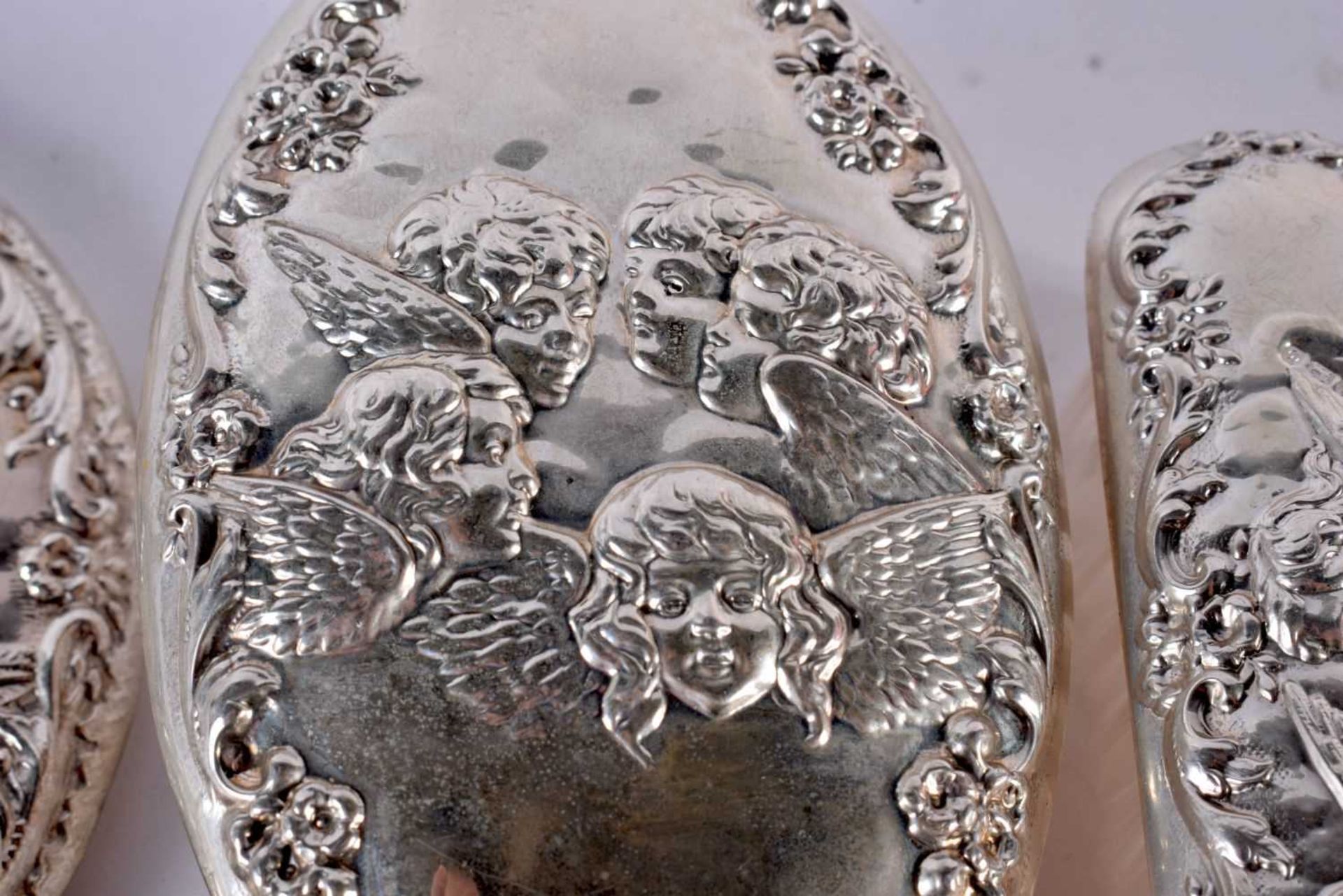 AN ENGLISH SILVER DRESSING TABLE SET. 630 grams overall. Largest 21 cm x 11.5 cm. (4) - Image 4 of 4