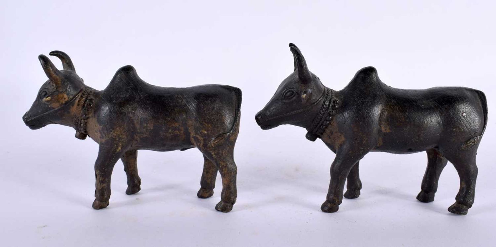A PAIR OF 18TH/19TH CENTURY INDIAN BRONZE FIGURES OF NANDI BULLS modelled roaming. 11cm x 8 cm. - Image 3 of 5