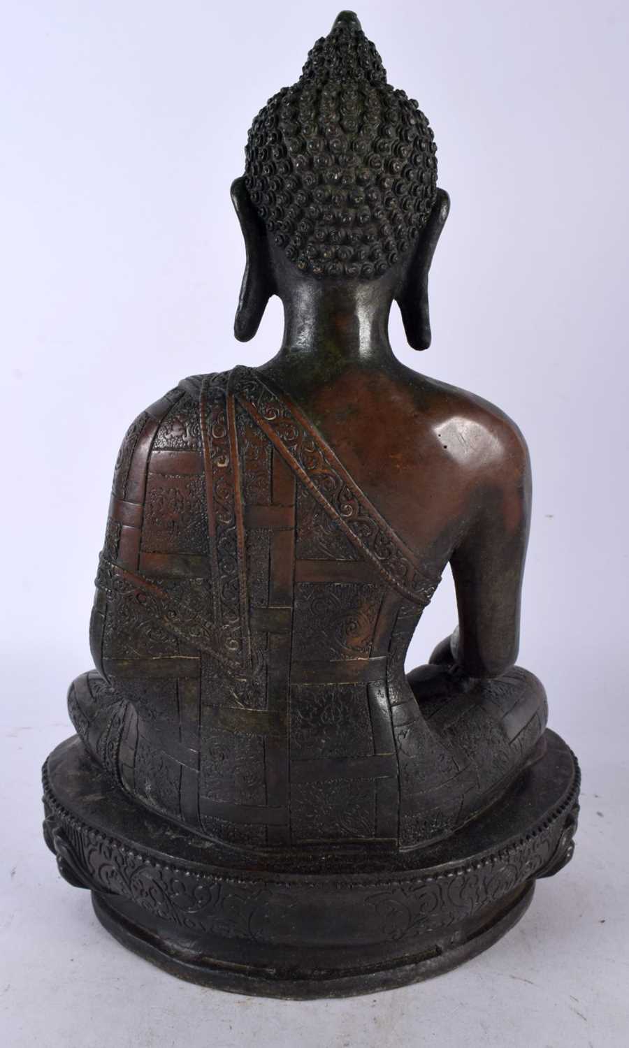 A LARGE CHINESE TIBETAN BRONZE FIGURE OF A BUDDHA 20th Century. 30cm x 16 cm. - Image 6 of 8