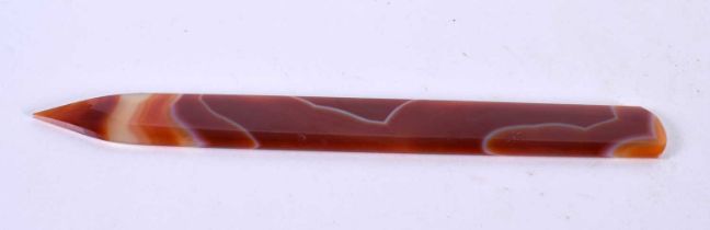 AN ART DECO BANDED AGATE LETTER OPENER. 29.8 grams. 19 cm long.