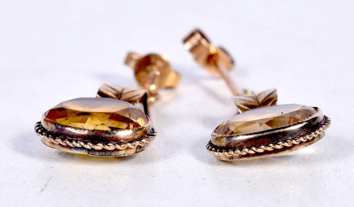 A PAIR OF 9CT GOLD EARRINGS. 2.3 grams. 2.75 cm x 1.5 cm. - Image 3 of 3